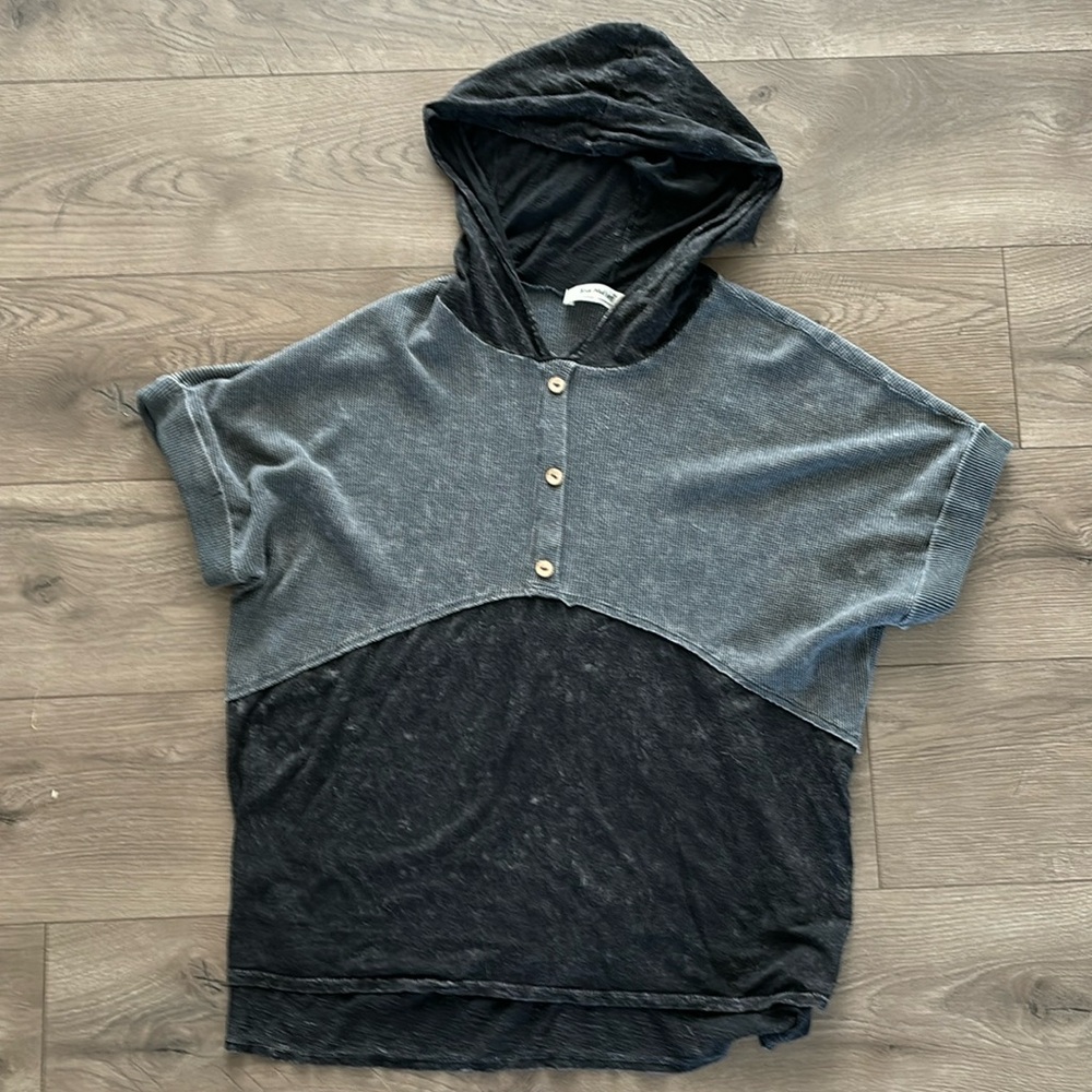 Three Bird Nest size L hooded T
